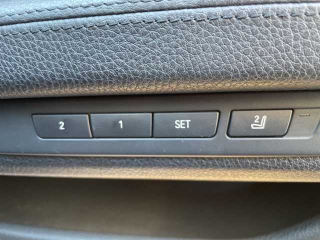 ＢＭＷ ７４０ｉ 740i 三重県 2015(平27)年 10.5万km アルピンホワイトⅢ 登録時104969km/禁煙車/メーカーオプションナビ/・フルセグ・Ｂｌｕｅｔｏｏｔｈ・CD/DVD・AUX・USB・AM/FM/サンルーフ/全席シートヒーター/前席ベンチレーション/前席メモリー機能付きパワーシート/パーキングアシスト/レーダークルーズコントロール/BSM//前後コーナーセンサー/レーンキープアシスト/バックカメラ/サイドカメラ/黒色レザーシート/LEDヘッドライト