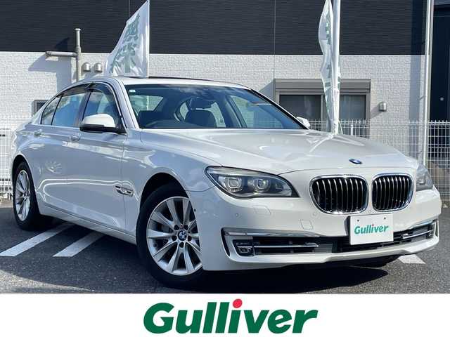 ＢＭＷ ７４０ｉ 740i 三重県 2015(平27)年 10.5万km アルピンホワイトⅢ 登録時104969km/サンルーフ/黒レザーシート/禁煙車/メーカーオプションナビ/・フルセグ・Ｂｌｕｅｔｏｏｔｈ・CD/DVD・AUX・USB・AM/FM/全席シートヒーター/前席ベンチレーション/前席メモリー機能付きパワーシート/パーキングアシスト/レーダークルーズコントロール/BSM/前後コーナーセンサー/レーンキープアシスト/バックカメラ/サイドカメラ/LEDヘッドライト