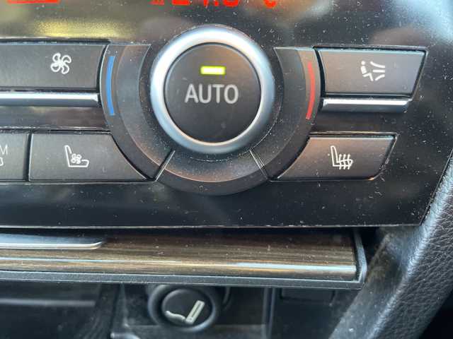 ＢＭＷ ７４０ｉ 740i 三重県 2015(平27)年 10.5万km アルピンホワイトⅢ 登録時104969km/サンルーフ/黒レザーシート/禁煙車/メーカーオプションナビ/・フルセグ・Ｂｌｕｅｔｏｏｔｈ・CD/DVD・AUX・USB・AM/FM/全席シートヒーター/前席ベンチレーション/前席メモリー機能付きパワーシート/パーキングアシスト/レーダークルーズコントロール/BSM/前後コーナーセンサー/レーンキープアシスト/バックカメラ/サイドカメラ/LEDヘッドライト