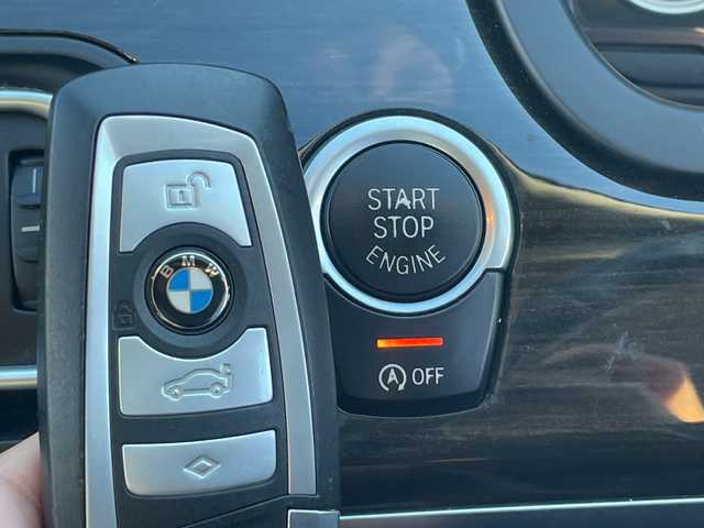 ＢＭＷ ７４０ｉ 740i 三重県 2015(平27)年 10.5万km アルピンホワイトⅢ 登録時104969km/サンルーフ/黒レザーシート/禁煙車/メーカーオプションナビ/・フルセグ・Ｂｌｕｅｔｏｏｔｈ・CD/DVD・AUX・USB・AM/FM/全席シートヒーター/前席ベンチレーション/前席メモリー機能付きパワーシート/パーキングアシスト/レーダークルーズコントロール/BSM/前後コーナーセンサー/レーンキープアシスト/バックカメラ/サイドカメラ/LEDヘッドライト