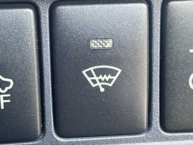 トヨタ ヴォクシー ハイブリッド V 茨城県 2015(平27)年 8.5万km ホワイトパールクリスタルシャイン 社外SDナビ(Bluetooth/バックカメラ/フルセグTV/CD/DVD)/ETC/LEDオートライト/シートヒーター/USB入力端子/スマートキー/両側パワースライドドア/3列シート/純正フロアマット/冷房WAC/15インチ純正アルミホイール