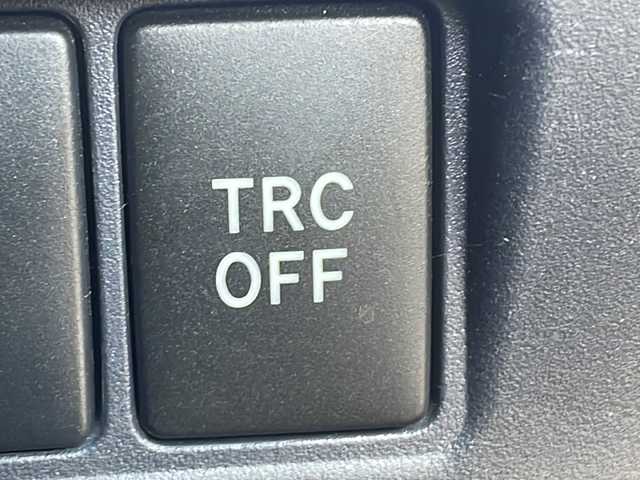 トヨタ ヴォクシー ハイブリッド V 茨城県 2015(平27)年 8.5万km ホワイトパールクリスタルシャイン 社外SDナビ(Bluetooth/バックカメラ/フルセグTV/CD/DVD)/ETC/LEDオートライト/シートヒーター/USB入力端子/スマートキー/両側パワースライドドア/3列シート/純正フロアマット/冷房WAC/15インチ純正アルミホイール