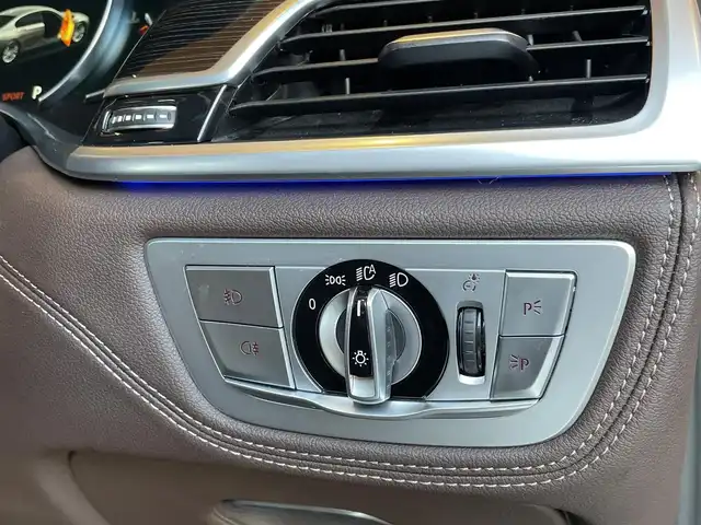 ＢＭＷ ７４０ｄ xDrive Mスポーツ 愛知県 2017(平29)年 6.7万km グレイシャーシルバー BMW Individualエクスクルーシブナッパレザーシート/リアエンターテインメント/ハイグロスシャドー/サンルーフ/純正ナビ/360度カメラ/フルセグTV/ACC/レーンキープアシスト/ブラインドスポットアシスト/純正20インチアルミ