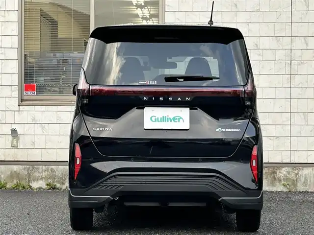 日産 サクラ X 福岡県 2022(令4)年 1.3万km ブラック ワンオーナー車/KENWOOD 9インチナビ【MDF-M910HDF】/（FM/AM/CD/DVD/Bluetooth/フルセグＴＶ）/運転支援/・車線逸脱警報/・踏み間違い衝突防止/・先行車発進お知らせ/・速度/道路標識表示/・フロント/リヤソナー/・ふらつき警報/横滑り防止/オートライト/ハイビームアシスト/純正14インチアルミホイール/コムテック前後ドライブレコーダー【ZDR035】/ビルトインＥＴＣ/e-Pedal Step/ドライブモードセレクター/純正フロアマット/純正ドアバイザー/電動パーキングブレーキ/プッシュスタート/充電ケーブル/スペアキー×1/アクセサリーソケット/ISOFIX/保証書/取扱説明書