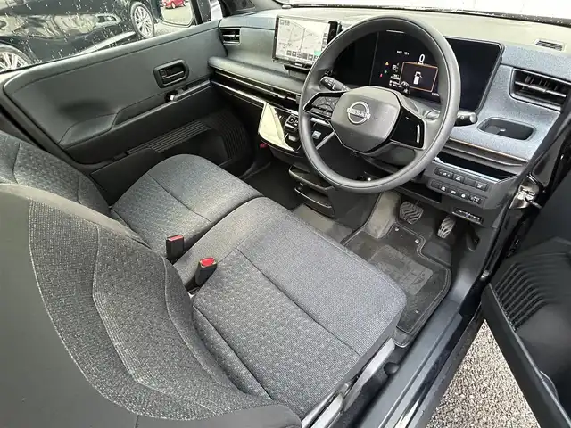 日産 サクラ X 福岡県 2022(令4)年 1.3万km ブラック ワンオーナー車/KENWOOD 9インチナビ【MDF-M910HDF】/（FM/AM/CD/DVD/Bluetooth/フルセグＴＶ）/運転支援/・車線逸脱警報/・踏み間違い衝突防止/・先行車発進お知らせ/・速度/道路標識表示/・フロント/リヤソナー/・ふらつき警報/横滑り防止/オートライト/ハイビームアシスト/純正14インチアルミホイール/コムテック前後ドライブレコーダー【ZDR035】/ビルトインＥＴＣ/e-Pedal Step/ドライブモードセレクター/純正フロアマット/純正ドアバイザー/電動パーキングブレーキ/プッシュスタート/充電ケーブル/スペアキー×1/アクセサリーソケット/ISOFIX/保証書/取扱説明書