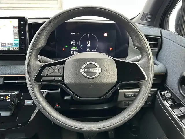 日産 サクラ X 福岡県 2022(令4)年 1.3万km ブラック ワンオーナー車/KENWOOD 9インチナビ【MDF-M910HDF】/（FM/AM/CD/DVD/Bluetooth/フルセグＴＶ）/運転支援/・車線逸脱警報/・踏み間違い衝突防止/・先行車発進お知らせ/・速度/道路標識表示/・フロント/リヤソナー/・ふらつき警報/横滑り防止/オートライト/ハイビームアシスト/純正14インチアルミホイール/コムテック前後ドライブレコーダー【ZDR035】/ビルトインＥＴＣ/e-Pedal Step/ドライブモードセレクター/純正フロアマット/純正ドアバイザー/電動パーキングブレーキ/プッシュスタート/充電ケーブル/スペアキー×1/アクセサリーソケット/ISOFIX/保証書/取扱説明書