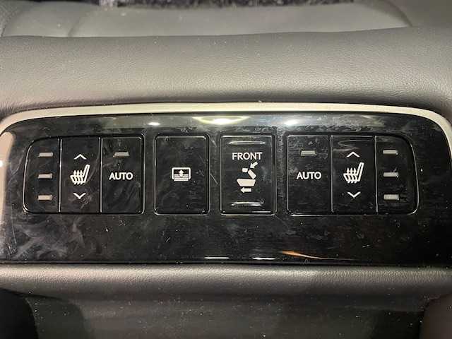 レクサス ＬＳ 500h Iパッケージ 宮城県 2017(平29)年 4.6万km マンガンラスター サンルーフ/４WD/レクサスセーフティシステム/・プリクラッシュセーフティ/・レーンディパーチャーアラート/・レーダークルーズコントロール/・アダプティブハイビームシステム/・ロードサインアシスト/・先行車発進告知機能/・パーキングサポートブレーキ/・ブラインドスポットモニター/純正SDナビ/・Bluetooth/CD/DVD/USB/・フルセグTV/・2.0ETC/・全方位カメラ/アイドリングストップ/電子パーキング/・オートブレーキホールド/革巻きステアリング/・ステアリングヒーター/・ステアリングスイッチ/パワーシート（運転席/助手席）/・シートヒーター（全席）/プッシュスタート/・スマートキー/LEDヘッドライト/・オートライト/・オートハイビーム/純正フロアマット/純正アルミホイール