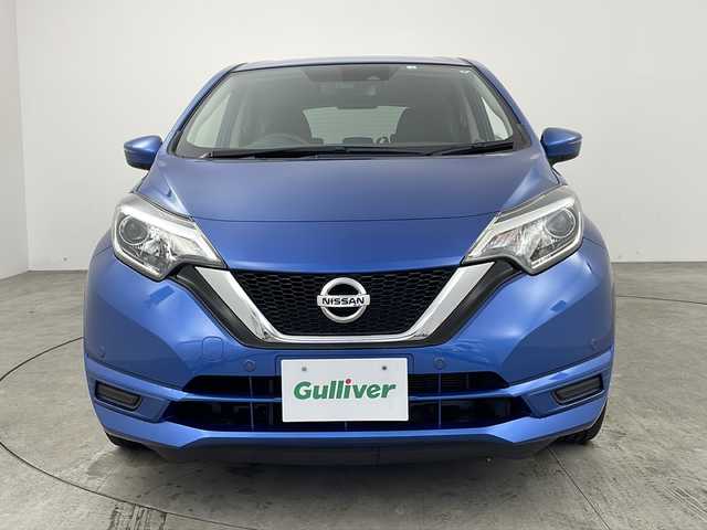 日産 ノート X Vセレクション 兵庫県 2020(令2)年 3.7万km シャイニングブルー ・純正ナビ&TV/・ドライブレコーダー/・エマージェンシーブレーキ/・前後コーナーセンサー/・オートライト/・オートエアコン/・スマートキー/・レーンキープアシスト/・横滑り防止機能/・盗難防止機能/・ＨＩＤ