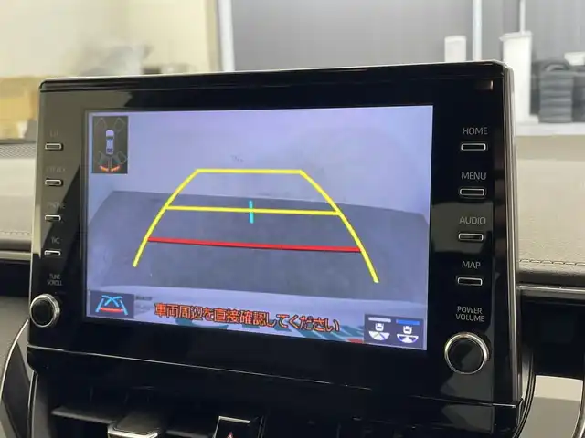 トヨタ カローラツーリング ハイブリッド ダブルバイビー 滋賀県 2019(令1)年 3.2万km ホワイトパールクリスタルシャイン 禁煙車/純正ディスプレイオーディオ/（Miracast/Bluetooth/フルセグTV）/バックカメラ/前方ドライブレコーダー/ビルトインETC/レーントレーシングアシスト/プリクラッシュセーフティー/クリアランスソナー/パーキングサポートブレーキ/ロードサインアシスト/革巻きステアリング/レーダークルーズコントロール/ステアリングリモコン/LEDヘッドライト/フォグランプ/オートヘッドライト/オートマチックハイビーム/ハーフレザーシート/シートリフター/電動パーキングブレーキ/オートホールドブレーキ/純正アルミホイール
