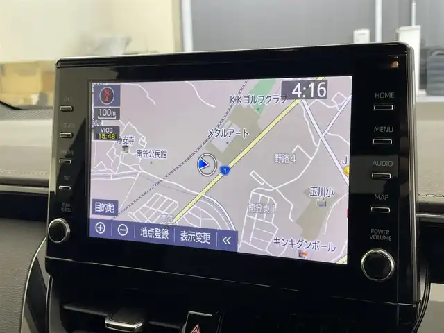 トヨタ カローラツーリング ハイブリッド ダブルバイビー 滋賀県 2019(令1)年 3.2万km ホワイトパールクリスタルシャイン 禁煙車/純正ディスプレイオーディオ/（Miracast/Bluetooth/フルセグTV）/バックカメラ/前方ドライブレコーダー/ビルトインETC/レーントレーシングアシスト/プリクラッシュセーフティー/クリアランスソナー/パーキングサポートブレーキ/ロードサインアシスト/革巻きステアリング/レーダークルーズコントロール/ステアリングリモコン/LEDヘッドライト/フォグランプ/オートヘッドライト/オートマチックハイビーム/ハーフレザーシート/シートリフター/電動パーキングブレーキ/オートホールドブレーキ/純正アルミホイール
