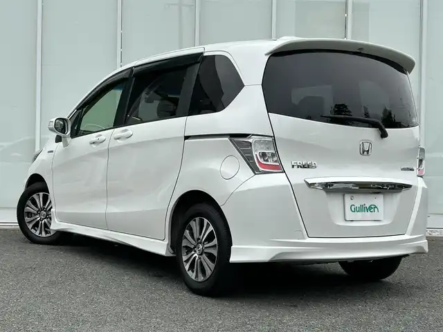 ホンダ フリード ハイブリット ジャストセレクション+ 福岡県 2014(平26)年 7万km ホワイトオーキッドパール ・純正ナビ/（バックカメラ/DVD再生/・ETC/・クルーズコントロール/・両側パワースライドドア/・ウォークスルー/・キセノンヘッドライト/・純正フロアマット/・アルミホイール/・CDチェンジャー/・スマートキー