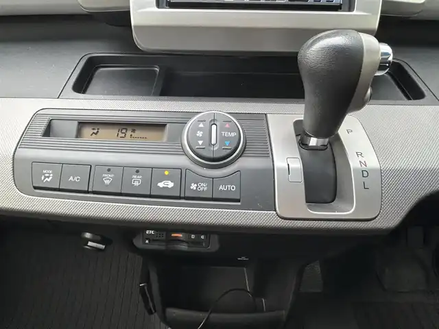 ホンダ フリード ハイブリット ジャストセレクション+ 福岡県 2014(平26)年 7万km ホワイトオーキッドパール ・純正ナビ/（バックカメラ/DVD再生/・ETC/・クルーズコントロール/・両側パワースライドドア/・ウォークスルー/・キセノンヘッドライト/・純正フロアマット/・アルミホイール/・CDチェンジャー/・スマートキー