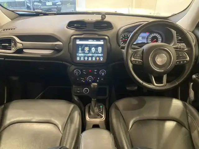 クライスラー・ジープ ジープ レネゲード リミテッド 熊本県 2019(平31)年 7.3万km 黒 ・スマートキー/・プッシュスタート/・自動緊急ブレーキ/・レーンセンス/・パークセンス/・ブラインドスポットモニター/・アダプティブヘッドライト/・クルーズコントロール/・黒革シート/・前席パワーシート/・前席シートヒーター/・ハンドルヒーター/・純正メモリナビ/【Bluetooth・USB・AUX】/・フルセグTV/・バックカメラ/・タイヤ空気圧センサー/・ETC/・LEDヘッドランプ/・LEDフォグランプ/・オートワイパー