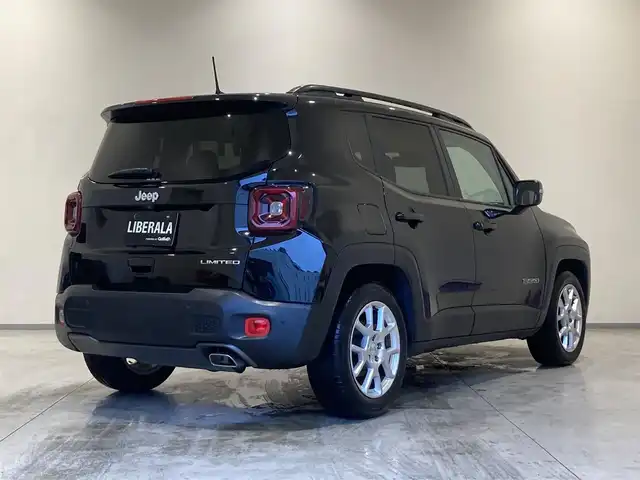 クライスラー・ジープ ジープ レネゲード リミテッド 熊本県 2019(平31)年 7.3万km 黒 ・スマートキー/・プッシュスタート/・自動緊急ブレーキ/・レーンセンス/・パークセンス/・ブラインドスポットモニター/・アダプティブヘッドライト/・クルーズコントロール/・黒革シート/・前席パワーシート/・前席シートヒーター/・ハンドルヒーター/・純正メモリナビ/【Bluetooth・USB・AUX】/・フルセグTV/・バックカメラ/・タイヤ空気圧センサー/・ETC/・LEDヘッドランプ/・LEDフォグランプ/・オートワイパー