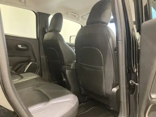 クライスラー・ジープ ジープ レネゲード リミテッド 熊本県 2019(平31)年 7.3万km 黒 ・スマートキー/・プッシュスタート/・自動緊急ブレーキ/・レーンセンス/・パークセンス/・ブラインドスポットモニター/・アダプティブヘッドライト/・クルーズコントロール/・黒革シート/・前席パワーシート/・前席シートヒーター/・ハンドルヒーター/・純正メモリナビ/【Bluetooth・USB・AUX】/・フルセグTV/・バックカメラ/・タイヤ空気圧センサー/・ETC/・LEDヘッドランプ/・LEDフォグランプ/・オートワイパー