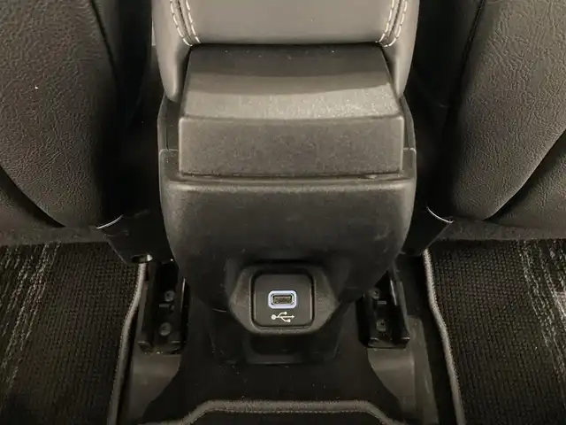 クライスラー・ジープ ジープ レネゲード リミテッド 熊本県 2019(平31)年 7.3万km 黒 ・スマートキー/・プッシュスタート/・自動緊急ブレーキ/・レーンセンス/・パークセンス/・ブラインドスポットモニター/・アダプティブヘッドライト/・クルーズコントロール/・黒革シート/・前席パワーシート/・前席シートヒーター/・ハンドルヒーター/・純正メモリナビ/【Bluetooth・USB・AUX】/・フルセグTV/・バックカメラ/・タイヤ空気圧センサー/・ETC/・LEDヘッドランプ/・LEDフォグランプ/・オートワイパー