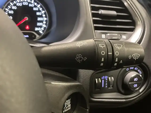 クライスラー・ジープ ジープ レネゲード リミテッド 熊本県 2019(平31)年 7.3万km 黒 ・スマートキー/・プッシュスタート/・自動緊急ブレーキ/・レーンセンス/・パークセンス/・ブラインドスポットモニター/・アダプティブヘッドライト/・クルーズコントロール/・黒革シート/・前席パワーシート/・前席シートヒーター/・ハンドルヒーター/・純正メモリナビ/【Bluetooth・USB・AUX】/・フルセグTV/・バックカメラ/・タイヤ空気圧センサー/・ETC/・LEDヘッドランプ/・LEDフォグランプ/・オートワイパー