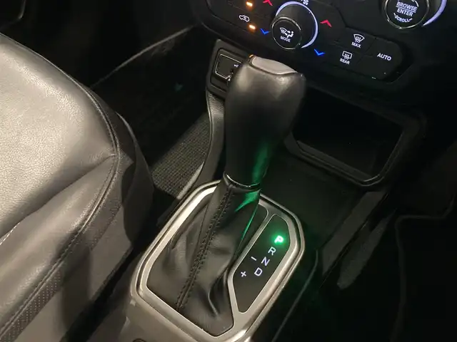 クライスラー・ジープ ジープ レネゲード リミテッド 熊本県 2019(平31)年 7.3万km 黒 ・スマートキー/・プッシュスタート/・自動緊急ブレーキ/・レーンセンス/・パークセンス/・ブラインドスポットモニター/・アダプティブヘッドライト/・クルーズコントロール/・黒革シート/・前席パワーシート/・前席シートヒーター/・ハンドルヒーター/・純正メモリナビ/【Bluetooth・USB・AUX】/・フルセグTV/・バックカメラ/・タイヤ空気圧センサー/・ETC/・LEDヘッドランプ/・LEDフォグランプ/・オートワイパー