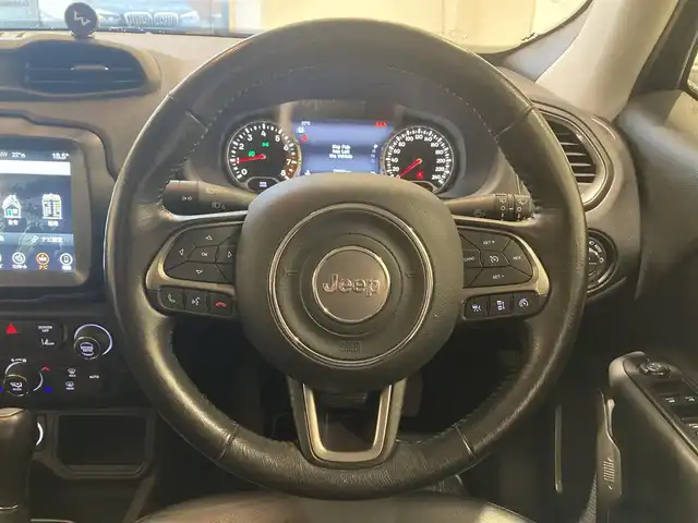 クライスラー・ジープ ジープ レネゲード リミテッド 熊本県 2019(平31)年 7.3万km 黒 ・スマートキー/・プッシュスタート/・自動緊急ブレーキ/・レーンセンス/・パークセンス/・ブラインドスポットモニター/・アダプティブヘッドライト/・クルーズコントロール/・黒革シート/・前席パワーシート/・前席シートヒーター/・ハンドルヒーター/・純正メモリナビ/【Bluetooth・USB・AUX】/・フルセグTV/・バックカメラ/・タイヤ空気圧センサー/・ETC/・LEDヘッドランプ/・LEDフォグランプ/・オートワイパー