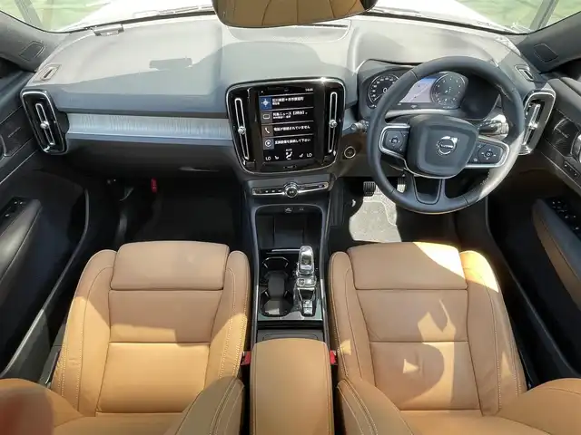 ボルボ ボルボ ＸＣ４０ B4 AWD インスクリプション 石川県 2021(令3)年 0.2万km クリスタルホワイトP 純正メモリナビ/（フルセグ/Bluetooth）/衝突回避/自動駐車/全方位カメラ/クリアランスソナー/オートクルーズコントロール/パノラマガラスルーフ/プレミアムサウンド/クリスタル製シフトノブ/パワーバックドア/レザーシート/パワーシート/シートヒーター/純正アルミホイール/LEDヘッドライト
