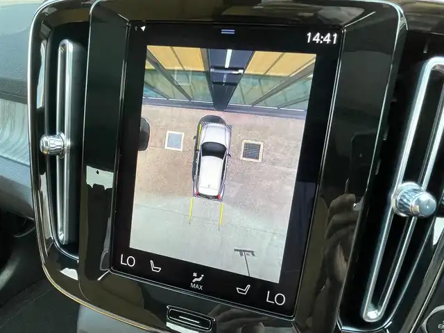 ボルボ ボルボ ＸＣ４０ B4 AWD インスクリプション 石川県 2021(令3)年 0.2万km クリスタルホワイトP 純正メモリナビ/（フルセグ/Bluetooth）/衝突回避/自動駐車/全方位カメラ/クリアランスソナー/オートクルーズコントロール/パノラマガラスルーフ/プレミアムサウンド/クリスタル製シフトノブ/パワーバックドア/レザーシート/パワーシート/シートヒーター/純正アルミホイール/LEDヘッドライト