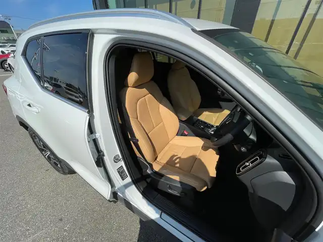 ボルボ ボルボ ＸＣ４０ B4 AWD インスクリプション 石川県 2021(令3)年 0.2万km クリスタルホワイトP 純正メモリナビ/（フルセグ/Bluetooth）/衝突回避/自動駐車/全方位カメラ/クリアランスソナー/オートクルーズコントロール/パノラマガラスルーフ/プレミアムサウンド/クリスタル製シフトノブ/パワーバックドア/レザーシート/パワーシート/シートヒーター/純正アルミホイール/LEDヘッドライト