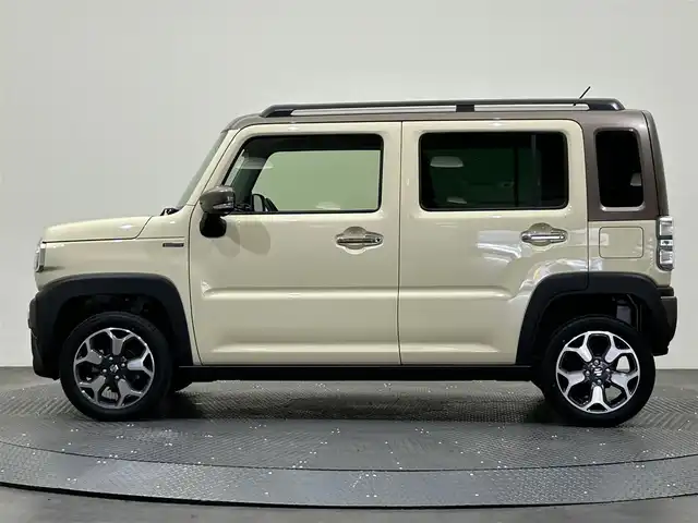 スズキ ハスラー Jスタイル Ⅱ 愛媛県 2024(令6)年 0.7万km シフォンアイボリーメタリック/ウッディブラウン2トーンルーフ ・スズキセーフティサポート/・ディスプレイオーディオ(PVH-9300DVSZS)/・D／N席シートヒーター /・純正15インチアルミホイール/・ステアリングリモコン/・Pスタート/・LEDヘッドライト/・スペアキー/・保証書