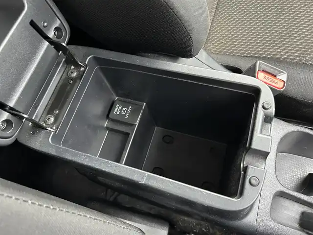 三菱 ＲＶＲ M 熊本県 2015(平27)年 8.8万km シルキーホワイト 社外ナビ/・AM/FM/CD/DVD/USB/iPod/AUX/BT/・フルセグTV/社外ETC/横滑り防止機能/アイドリングストップ/ハロゲンライト/・ヘッドライトレベライザー/電動格納ミラー/社外フロアマット/純正WCP/イモビライザー/リモコンキー/取扱説明書あり/保証書あり