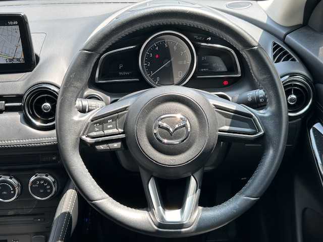 マツダ デミオ 13S ツーリング 静岡県 2017(平29)年 9.6万km エターナルブルーマイカ 純正ナビ/フルセグTV/DVD/CD/BT/USB/バックカメラ/衝突軽減ブレーキ/レーンキープアシスト/ブラインドスポットモニター/前席シートヒーター /LEDヘッドライト/ETC/ステアリングスイッチ/スマートキー×2/保証書/取扱説明書/R2/4/6/7点検記録簿有