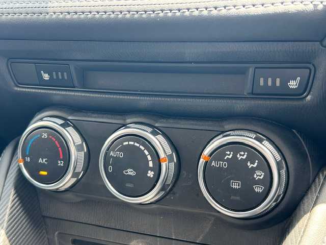 マツダ デミオ 13S ツーリング 静岡県 2017(平29)年 9.6万km エターナルブルーマイカ 純正ナビ/フルセグTV/DVD/CD/BT/USB/バックカメラ/衝突軽減ブレーキ/レーンキープアシスト/ブラインドスポットモニター/前席シートヒーター /LEDヘッドライト/ETC/ステアリングスイッチ/スマートキー×2/保証書/取扱説明書/R2/4/6/7点検記録簿有