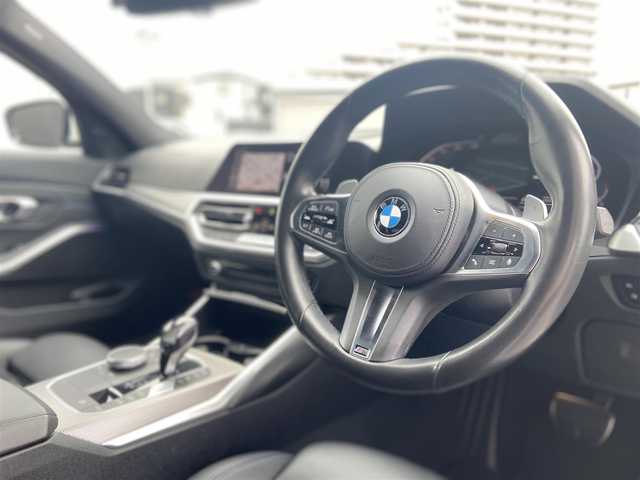 ＢＭＷ ３２０ｉ Mスポーツ 栃木県 2019(令1)年 3.3万km アルピンホワイトⅢ コンフォートパッケージ /ACC /全方位カメラ/純正ナビ　/パワーシート　/シートヒーター　/ハーフレザー　/電動リアゲート/ETC　/LED　/純正18インチAW　/社外ドラレコ前後