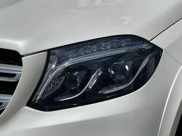 メルセデス・ベンツ ＧＬＳ３５０ｄ 神奈川県 2018(平30)年 4.5万km ダイヤモンドホワイト 純正COMANDナビ/　（Bluetooth・CD・USB）/フルセグTV/黒革シート/前席/2列目シートヒーター/前席パワーシート/サンルーフ/ハーマンカードンサウンドシステム/360°カメラ/レーダーセーフティパッケージ/ブラインドスポットモニター/パワーバックドア/LEDヘッドライト/純正21インチAW/ルーフレール/前方ドラレコ/スマートキー×2/保証書/取扱説明書/R1.2.3.5記録簿有り