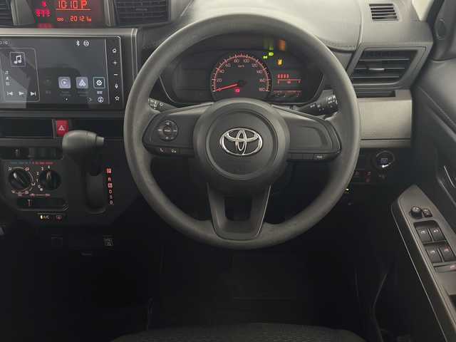 トヨタ ルーミー X 宮崎県 2022(令4)年 2.1万km ブラックマイカメタリック ・純正ディスプレイオーディオ AM/FM/フルセグTV/Bluetooth/・バックカメラ/・左側パワースライドドア/・プッシュスタート/・スマートキー/・衝突軽減ブレーキ/・レーンキープアシスト/・横滑り防止装置/・前後ドライブレコーダー/・ETC/・コーナーセンサー/・フォグランプ/・社外サブウーファー