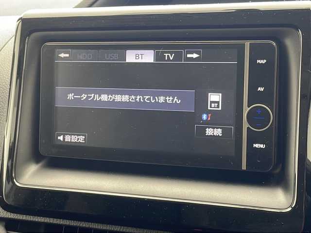 トヨタ ヴォクシー V 沖縄県 2014(平26)年 6.3万km ホワイトパールクリスタルシャイン 純正ナビ（NHZD-W62G）/BT/AM/FM/フルセグTV/ETC/バックカメラ/クルーズコントロール/ステアリングスイッチ/Wサンルーフ/パワースライドドア/県外仕入れ/７名乗り/純正フロアマット/純正15インチアルミホイール/LEDヘッドライト/オートライト/スマートキー/プッシュスタート/サンシェード/ドアバイザー/電動格納ウインカーミラー