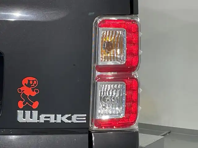 ダイハツ ウェイク X SA 愛知県 2015(平27)年 7.7万km ブラックマイカメタリック 社外メモリナビ（AVN-Z04i）/・AM/FM/CD/DVD/Bluetooth/・フルセグテレビ/衝突軽減ブレーキ/片側パワースライド/ETC/LEDヘッドライト/純正14インチアルミホイル/オートエアコン/オートライト/プッシュスタートボタン/スマートキー/フロアマット/保証書/取扱説明書