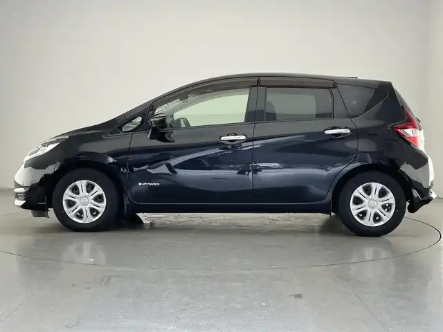 日産 ノート e－パワー X 愛知県 2017(平29)年 7.8万km スーパーブラック 純正ナビ　全方位カメラ　スマートルームミラー　禁煙車　Ｂｌｕｅｔｏｏｔｈ　フルセグＴＶ　ＤＶＤ再生　ＥＴＣ　前後ドラレコ　衝突軽減　ＨＩＤオートライト　レーンキープ　純正フロアマット　プッシュスタート