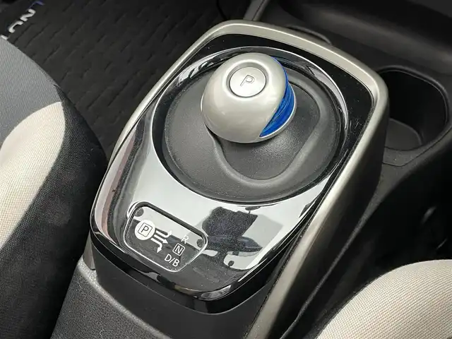 日産 ノート e－パワー X 愛知県 2017(平29)年 7.8万km スーパーブラック 純正ナビ　全方位カメラ　スマートルームミラー　禁煙車　Ｂｌｕｅｔｏｏｔｈ　フルセグＴＶ　ＤＶＤ再生　ＥＴＣ　前後ドラレコ　衝突軽減　ＨＩＤオートライト　レーンキープ　純正フロアマット　プッシュスタート