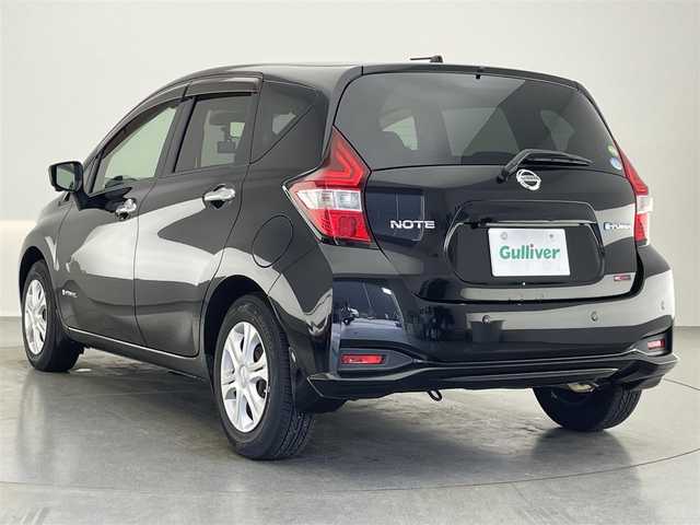 日産 ノート e－パワー X 神奈川県 2017(平29)年 7.8万km スーパーブラック 純正ナビ　全方位カメラ　スマートルームミラー　禁煙車　Ｂｌｕｅｔｏｏｔｈ　フルセグＴＶ　ＤＶＤ再生　ＥＴＣ　前後ドラレコ　衝突軽減　ＨＩＤオートライト　レーンキープ　純正フロアマット　プッシュスタート