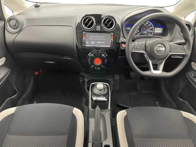 日産 ノート e－パワー X 神奈川県 2017(平29)年 7.8万km スーパーブラック 純正ナビ　全方位カメラ　スマートルームミラー　禁煙車　Ｂｌｕｅｔｏｏｔｈ　フルセグＴＶ　ＤＶＤ再生　ＥＴＣ　前後ドラレコ　衝突軽減　ＨＩＤオートライト　レーンキープ　純正フロアマット　プッシュスタート