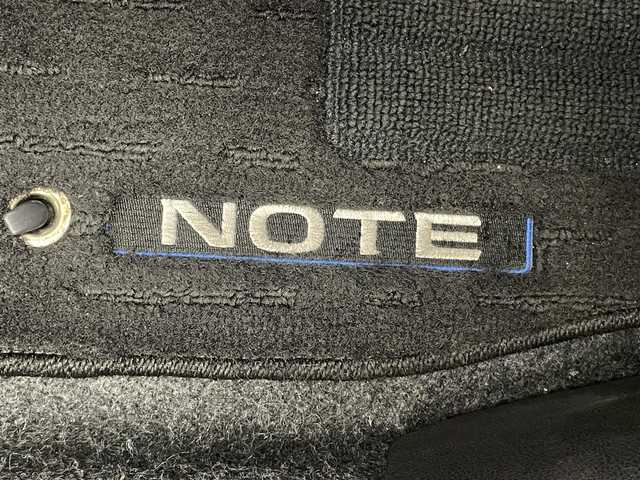 日産 ノート e－パワー X 神奈川県 2017(平29)年 7.8万km スーパーブラック 純正ナビ　全方位カメラ　スマートルームミラー　禁煙車　Ｂｌｕｅｔｏｏｔｈ　フルセグＴＶ　ＤＶＤ再生　ＥＴＣ　前後ドラレコ　衝突軽減　ＨＩＤオートライト　レーンキープ　純正フロアマット　プッシュスタート