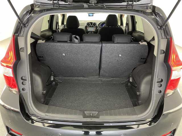 日産 ノート e－パワー X 神奈川県 2017(平29)年 7.8万km スーパーブラック 純正ナビ　全方位カメラ　スマートルームミラー　禁煙車　Ｂｌｕｅｔｏｏｔｈ　フルセグＴＶ　ＤＶＤ再生　ＥＴＣ　前後ドラレコ　衝突軽減　ＨＩＤオートライト　レーンキープ　純正フロアマット　プッシュスタート