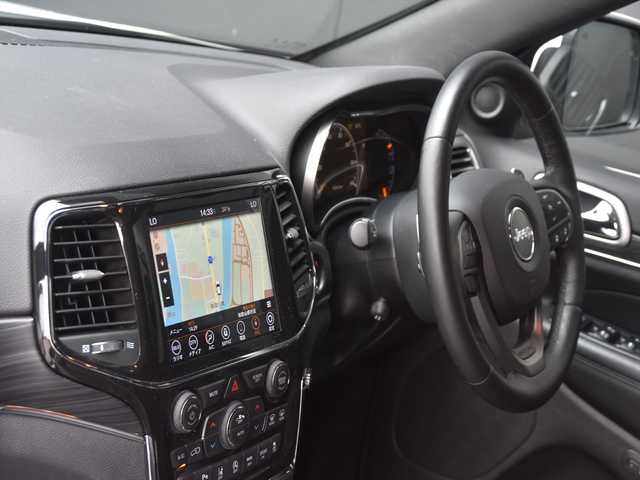 クライスラー・ジープ ジープ グランドチェロキー LTD 和歌山県 2021(令3)年 5.1万km 白 黒革 /CarPlay /ACC /ナビ /Bカメ /TV /エアサス/前後ドラレコ  /オートテールゲート /衝突軽減ブレーキ /レーンセンス /BSM /ベンチレーション /シートヒーター /パワーシート /スマートキー /パドルシフト /HIDライト /ETC/取扱説明書/保証書