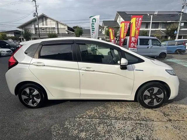 ホンダ フィット ハイブリット Lパッケージ 京都府 2016(平28)年 2.4万km プレミアムホワイトパールⅡ  シティブレーキシステム/ LEDヘッドライト/ ハーフレザー/ クルーズコントロール/ 社外SDナビ　フルセグ/ バックカメラ/ BTオーディオ/ ホンダスマートキー　スペアキーあり/ ウィンカーミラー/ 車検R9.4.20/ 登録時走行距離　23349キロ
