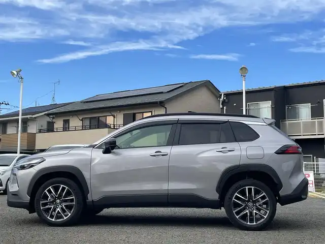 トヨタ カローラ クロス ハイブリッド Z 宮城県 2025(令7)年 0.1万km メタルストリームM 純正ナビ 10.5インチ/ＡＭ／ＦＭ／Ｂｌｕｅｔｏｏｔｈ／Ｍｉｒａｃａｓｔ／フルセグＴＶ/レーダークルーズコントロール/ブラインドスポットモニター/プリクラッシュセーフティ/レーンディパーチャーアラート/レーントレーシングアシスト/クリアランスソナー/ハンドルヒーター/シートヒーター/運転席パワーシート/オートハイビーム（ＬＥＤ）/パワーバックドア/ＥＴＣ２．０/純正フロアマット/ハーフレザーシート/スペアキー×１/純正AWサマータイヤ225/50/R18