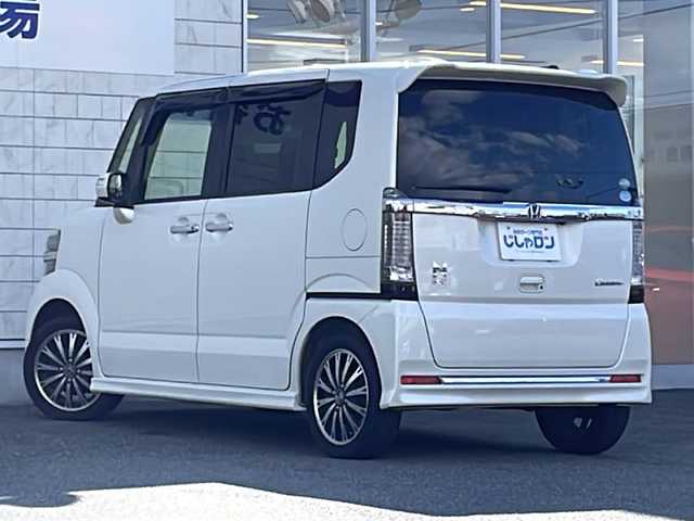 ホンダ Ｎ ＢＯＸ カスタム G ターボSSパッケージ 山口県 2016(平28)年 7.7万km プレミアムホワイトパールⅡ (株)IDOMが運営する【じしゃロン宇部店】の自社ローン専用車両になります。こちらは現金またはオートローンご利用時の価格です。自社ローンご希望の方は別途その旨お申付け下さい。/純正ナビ　/Ｂｌｕｅｔｏｏｔｈ　/バックモニター　/フルセグＴＶ　/ドライブレコーダー　/クルーズコントロール　/純正フロアマット　/純正アルミホイール　/シートヒーター　/横滑り防止装置　/キセノンヘッドライト　/ＥＴＣ