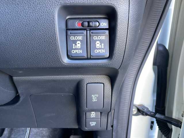 ホンダ Ｎ ＢＯＸ カスタム G ターボSSパッケージ 山口県 2016(平28)年 7.7万km プレミアムホワイトパールⅡ (株)IDOMが運営する【じしゃロン宇部店】の自社ローン専用車両になります。こちらは現金またはオートローンご利用時の価格です。自社ローンご希望の方は別途その旨お申付け下さい。/純正ナビ　/Ｂｌｕｅｔｏｏｔｈ　/バックモニター　/フルセグＴＶ　/ドライブレコーダー　/クルーズコントロール　/純正フロアマット　/純正アルミホイール　/シートヒーター　/横滑り防止装置　/キセノンヘッドライト　/ＥＴＣ