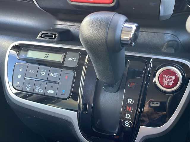 ホンダ Ｎ ＢＯＸ カスタム G ターボSSパッケージ 山口県 2016(平28)年 7.7万km プレミアムホワイトパールⅡ (株)IDOMが運営する【じしゃロン宇部店】の自社ローン専用車両になります。こちらは現金またはオートローンご利用時の価格です。自社ローンご希望の方は別途その旨お申付け下さい。/純正ナビ　/Ｂｌｕｅｔｏｏｔｈ　/バックモニター　/フルセグＴＶ　/ドライブレコーダー　/クルーズコントロール　/純正フロアマット　/純正アルミホイール　/シートヒーター　/横滑り防止装置　/キセノンヘッドライト　/ＥＴＣ