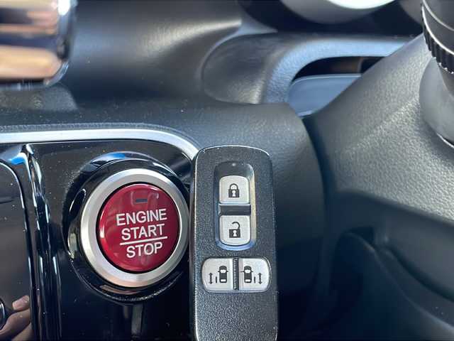 ホンダ Ｎ ＢＯＸ カスタム G ターボSSパッケージ 山口県 2016(平28)年 7.7万km プレミアムホワイトパールⅡ (株)IDOMが運営する【じしゃロン宇部店】の自社ローン専用車両になります。こちらは現金またはオートローンご利用時の価格です。自社ローンご希望の方は別途その旨お申付け下さい。/純正ナビ　/Ｂｌｕｅｔｏｏｔｈ　/バックモニター　/フルセグＴＶ　/ドライブレコーダー　/クルーズコントロール　/純正フロアマット　/純正アルミホイール　/シートヒーター　/横滑り防止装置　/キセノンヘッドライト　/ＥＴＣ