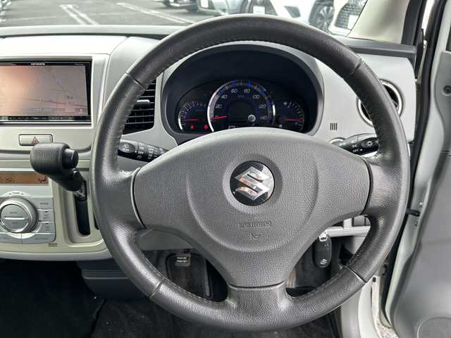 スズキ ワゴンＲ FX－LTD 千葉県 2011(平23)年 12.2万km パールホワイト 社外ナビ（ｃａｒｒｏｚｚｅｒｉａ　ＡＶＩＣ－ＭＲＺ０９）　シートカバー　ＬＥＤルームランプ　ＢＴ　スマートキー　フルセグ　ＥＴＣ　ＡＡＣ　レベライザー　社外マット　サイドバイザー　社外ＡＷ/社外ナビ（carrozzeria　AVIC-MRZ09）/シートカバー/ＬＥＤルームランプ/ＢＴ/スマートキー/フルセグ/ＥＴＣ/AAC/レベライザー/社外マット/サイドバイザー/社外AW