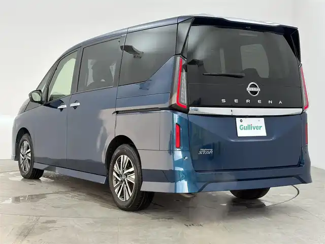 日産 セレナ ハイウェイスター V 愛知県 2023(令5)年 4.2万km ミディアムブルーメタリック 純正12.3インチナビ/アラウンドビューモニター/フルセグTV/フリップダウンモニター/プロパイロット/エマージェンシーブレーキ/ブラインドスポットワーニング/横滑り防止装置/ソナー機能/車線逸脱防止支援システム/オートライト/オートマチックハイビーム/LEDヘッドライト/LEDフォグランプ/インテリジェントルームミラー/後席サンシェード/ワイヤレス充電/両側パワースライドドア/ETC2.0/純正16インチアルミホイール/純正フロアマット/パドルシフト/プッシュスタート/スマートキー